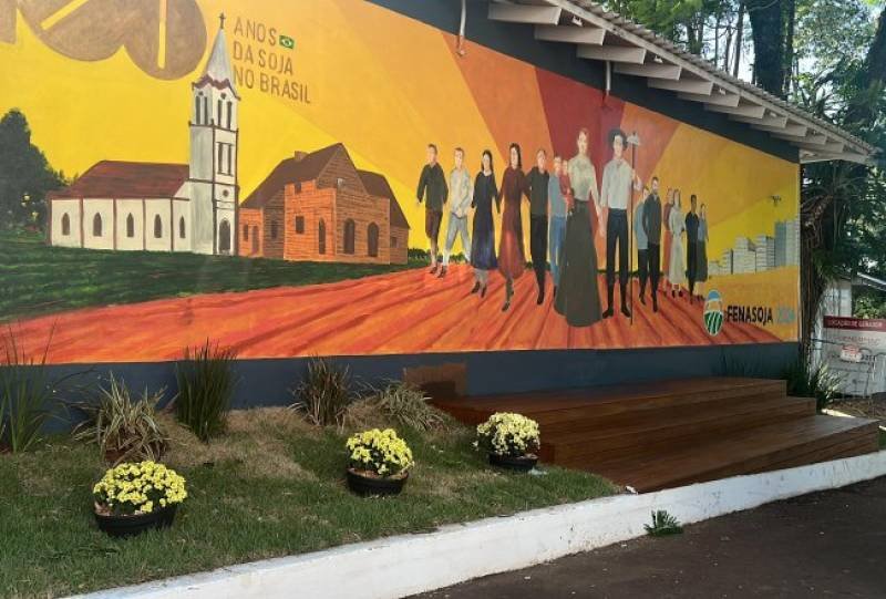 Inaugurado mural que marca os 100 anos da soja no Brasil