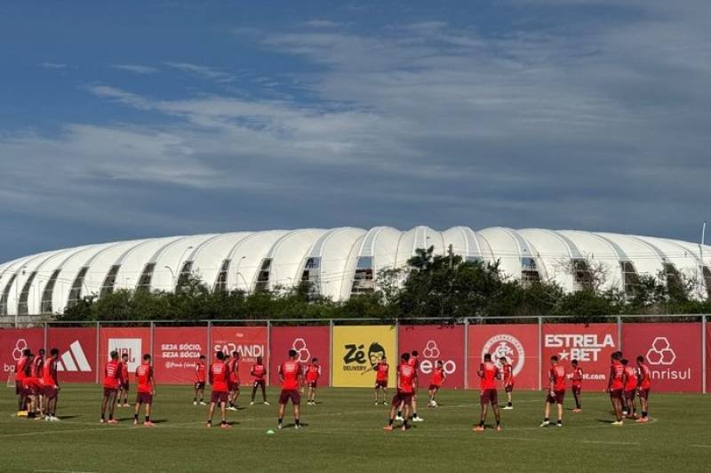 Com mais de 40 mil colorados, Inter quer impedir título do Botafogo e subir na tabela do Brasileirão