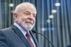 Lula continua na UTI, tirou dreno da cabeça, está lúcido e orientado, diz boletim