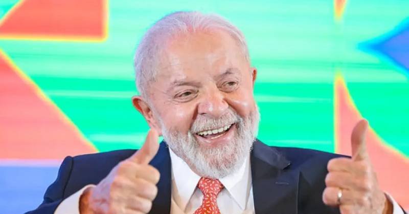 Lula está lúcido e orientado, sob cuidados semi-intensivos, diz boletim médico