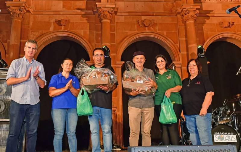 Feira de Natal da APROCOHSA é sucesso de vendas