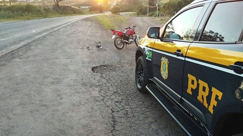 Motociclista fica ferido após colidir em cavalo na BR-287, em Santiago