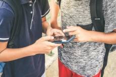 O que muda com a nova lei que  veta uso do celular por estudantes