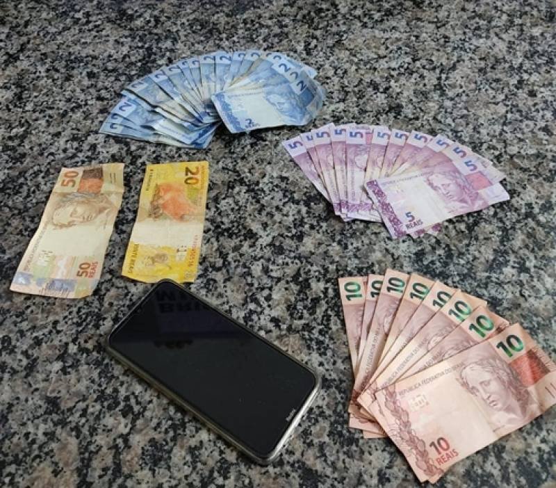 BM prende dois foragidos após roubo em padaria de Santo Ângelo