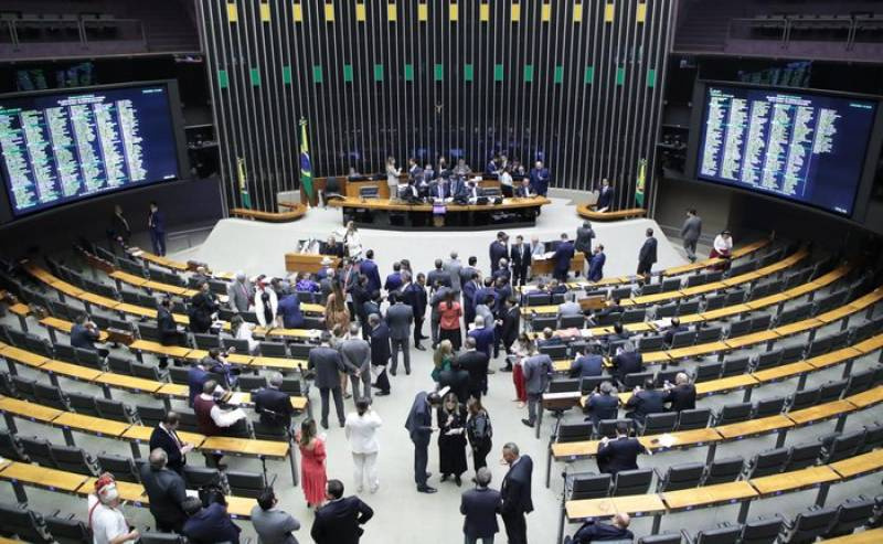  Câmara aprova urgência para projeto que equipara aborto de gestação a homicídio