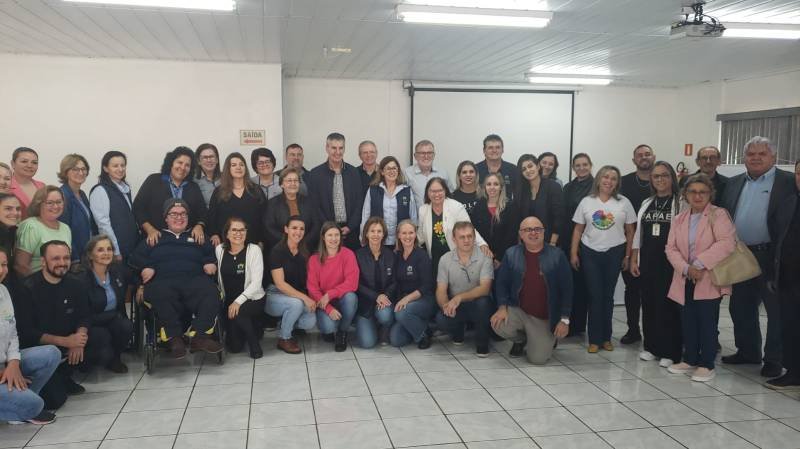 Reunião com Apaes da região debate portaria que propõe mudanças na educação inclusiva