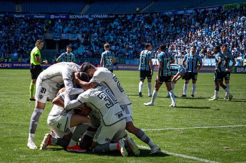 Na volta à Arena, Grêmio sofre virada nos acréscimos e é derrotado pelo Atlético-MG