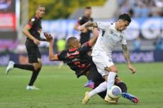 Grêmio fica duas vezes à frente no placar, mas cede empate ao Bragantino