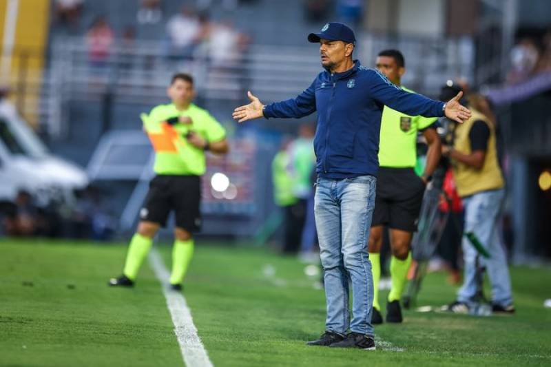 Auxiliar do Grêmio, Alexandre Mendes é investigado por suposta violência doméstica