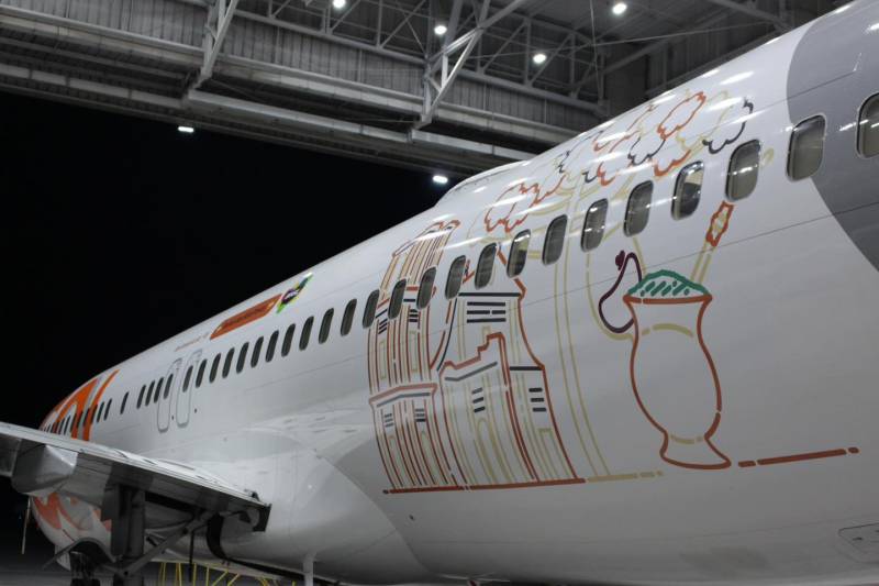 Avião da Gol recebe pintura das Ruínas de São Miguel 