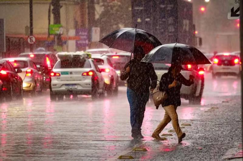 RS tem previsão de temporais e ventos fortes nesta terça-feira