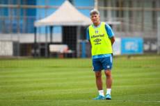 Renato é ausência em treino de reapresentação do Grêmio